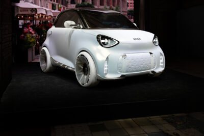 Small, electric, and quick to charge: Smart’s bid to reinvent the two-seater